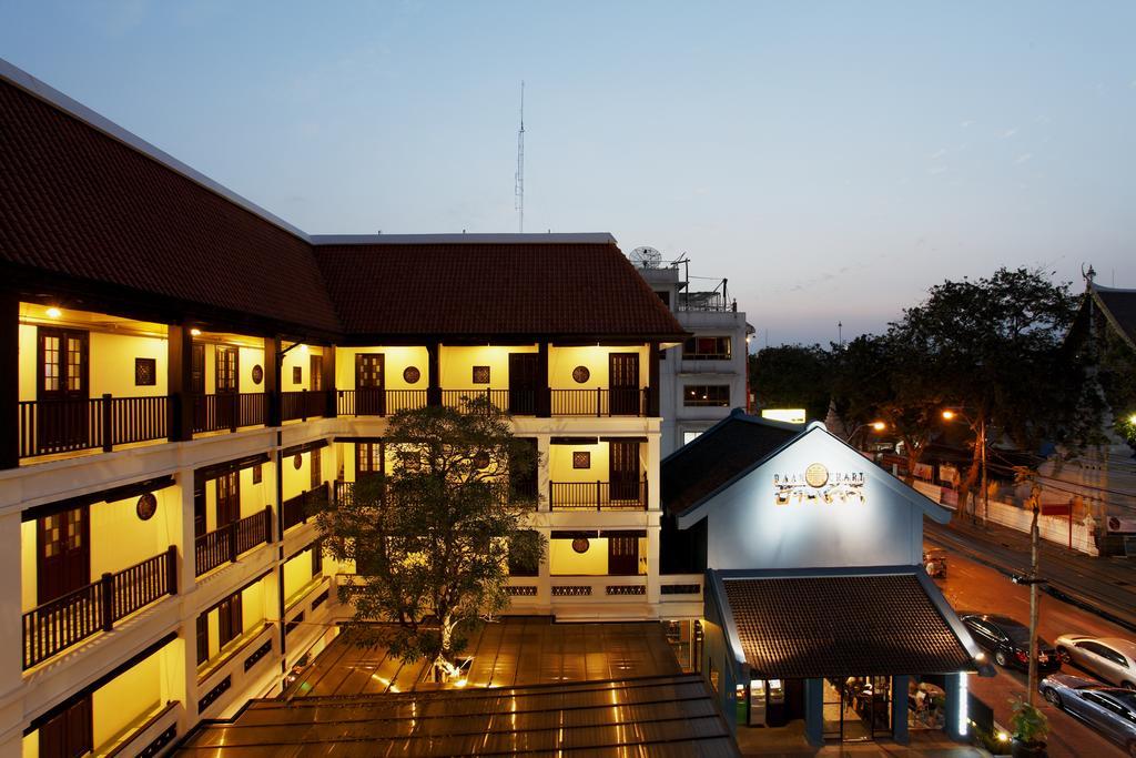Baan Chart Hotel Banguecoque Exterior foto