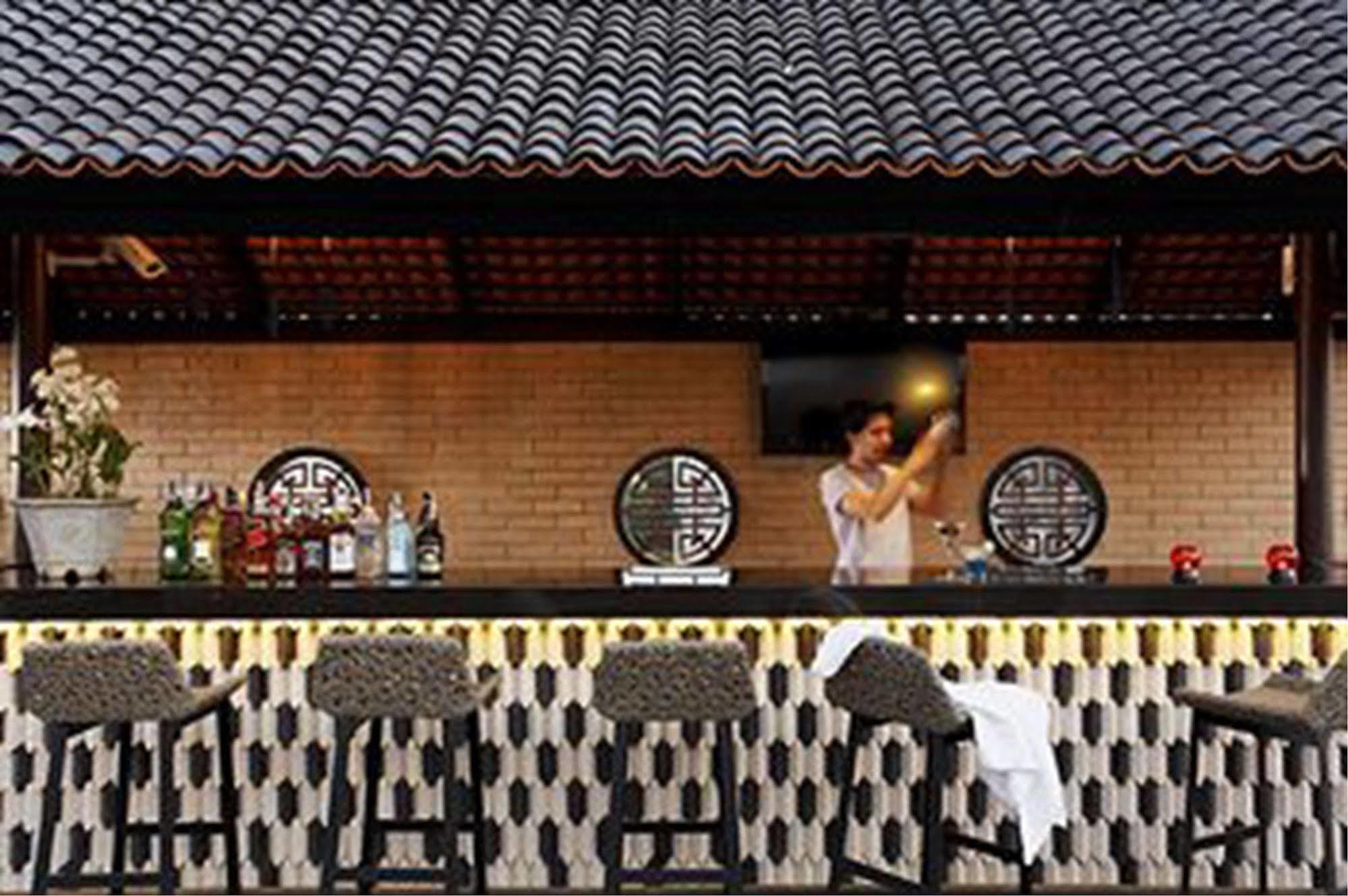 Baan Chart Hotel Banguecoque Exterior foto